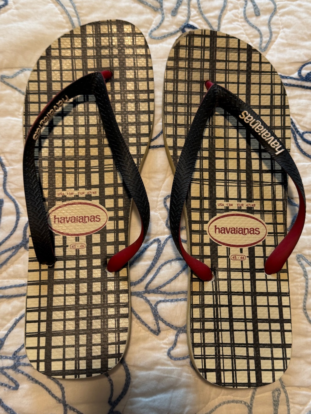 Havaianas Women’s Black Straps with Red Accents Plaid Flip Flops